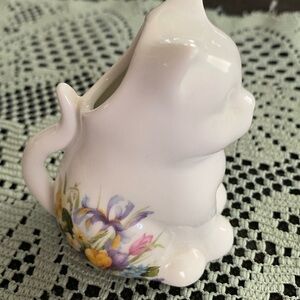 Vintage cat shape cream. Very cute with flowers on the sides